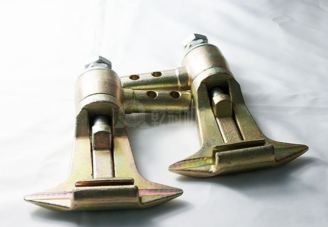 固定抱索器有哪些常見結(jié)構(gòu)類型及其工作原理？